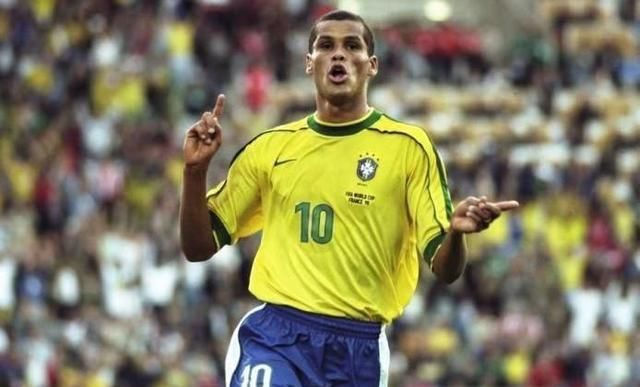 以及在媒体 以及在媒体